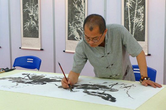 2014中越邊交會(huì)圓滿舉行，河口“紅河旅游特色主題館”成焦點(diǎn)